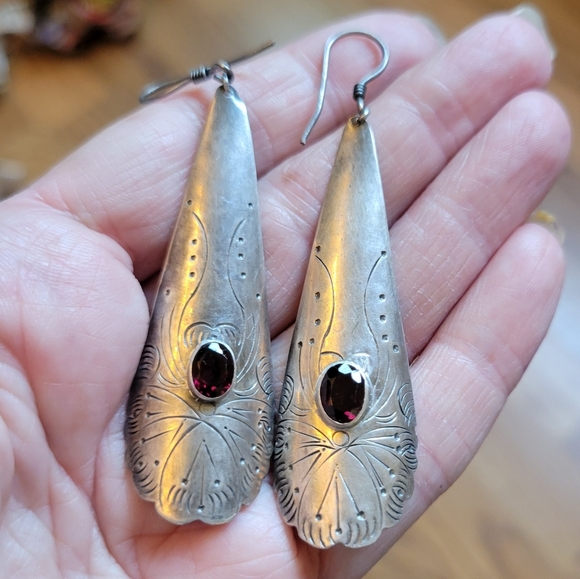 Vintage Native American Handcrafted Sterling Silver Garnet Earrings 3" - Picture 9 of 10